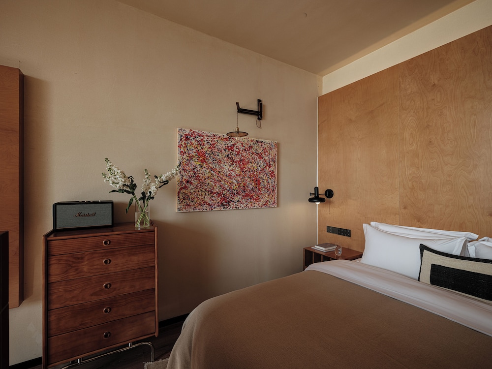 Basic Double Room, 1 King Bed, Pets Allowed, Sea View