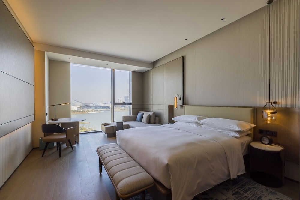 Executive Room, 2 Twin Beds, Lake View - Photo 1