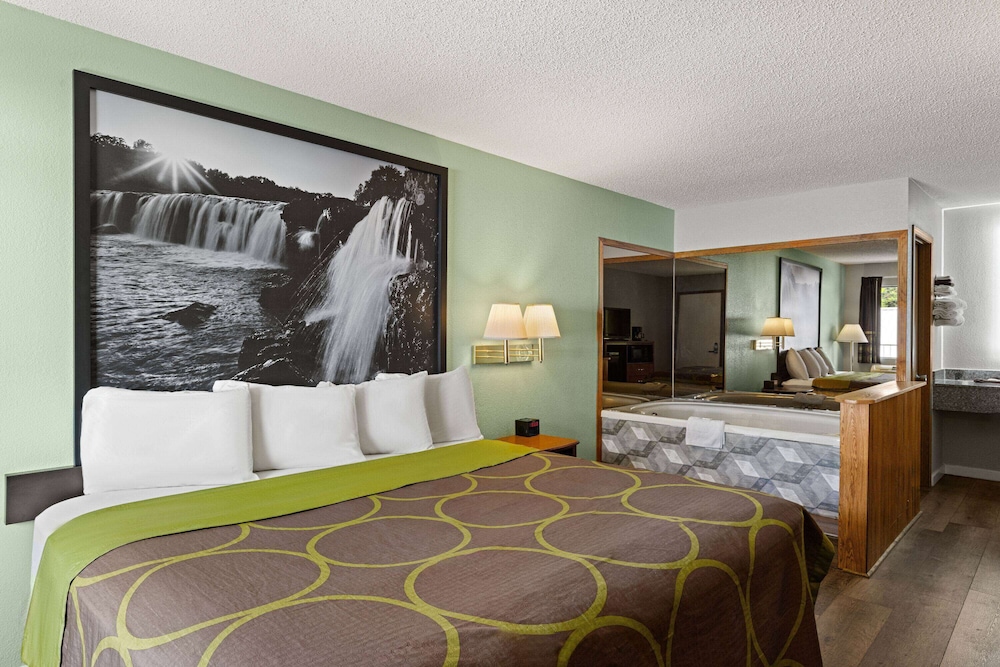 Suite, 1 King Bed, Non Smoking - Photo 3