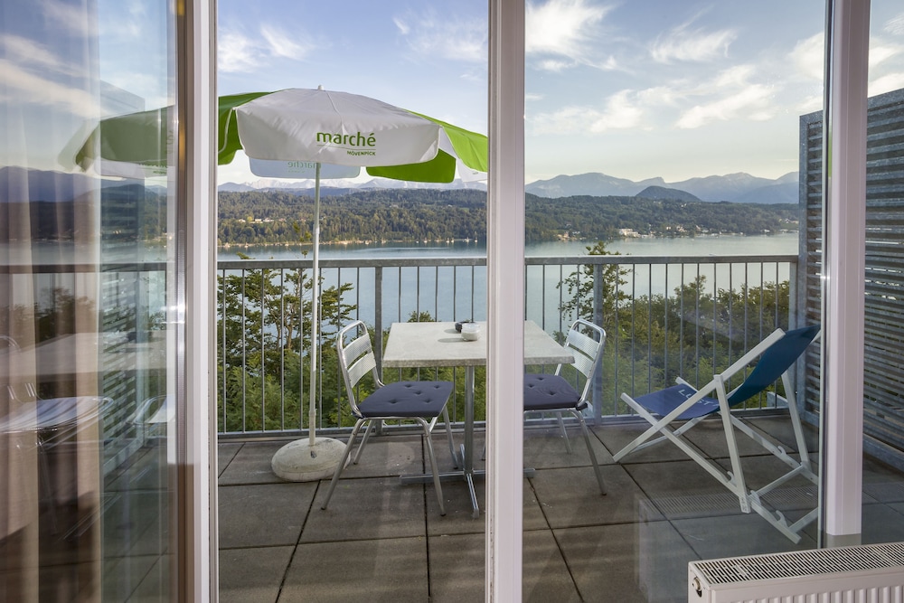 Superior Room, 1 Queen Bed, Lake View photo 2