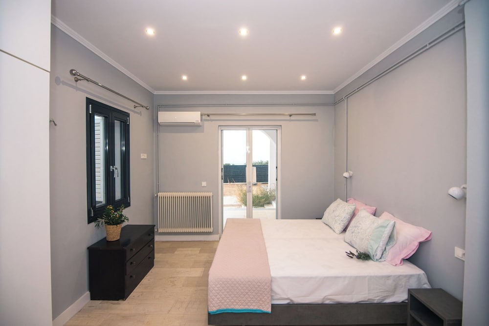 Luxury Apartment, 2 Bedrooms, Ocean View, Poolside