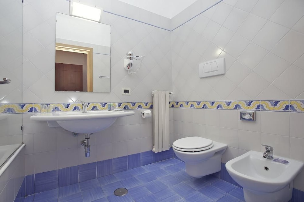 Superior Triple Room, Balcony, Sea View photo 3
