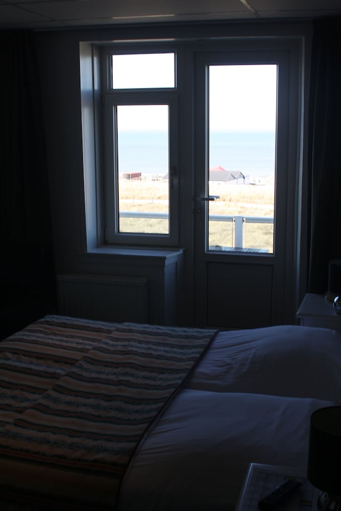 Basic Double or Twin Room, Ocean View photo 2