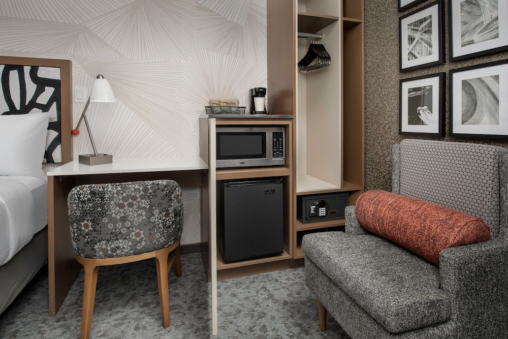 Suite, 2 Queen Beds - Photo 2