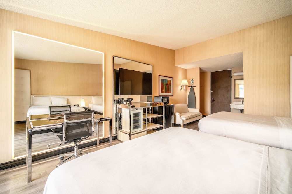 Standard Room, 2 Queen Beds - Photo 4