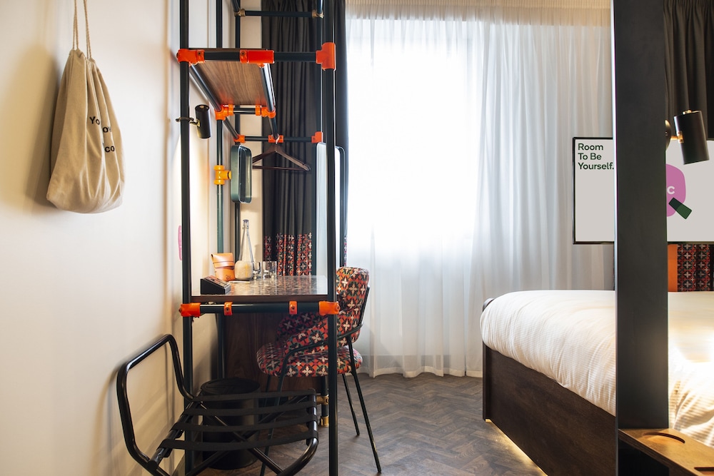 Premium King Room - Photo 2