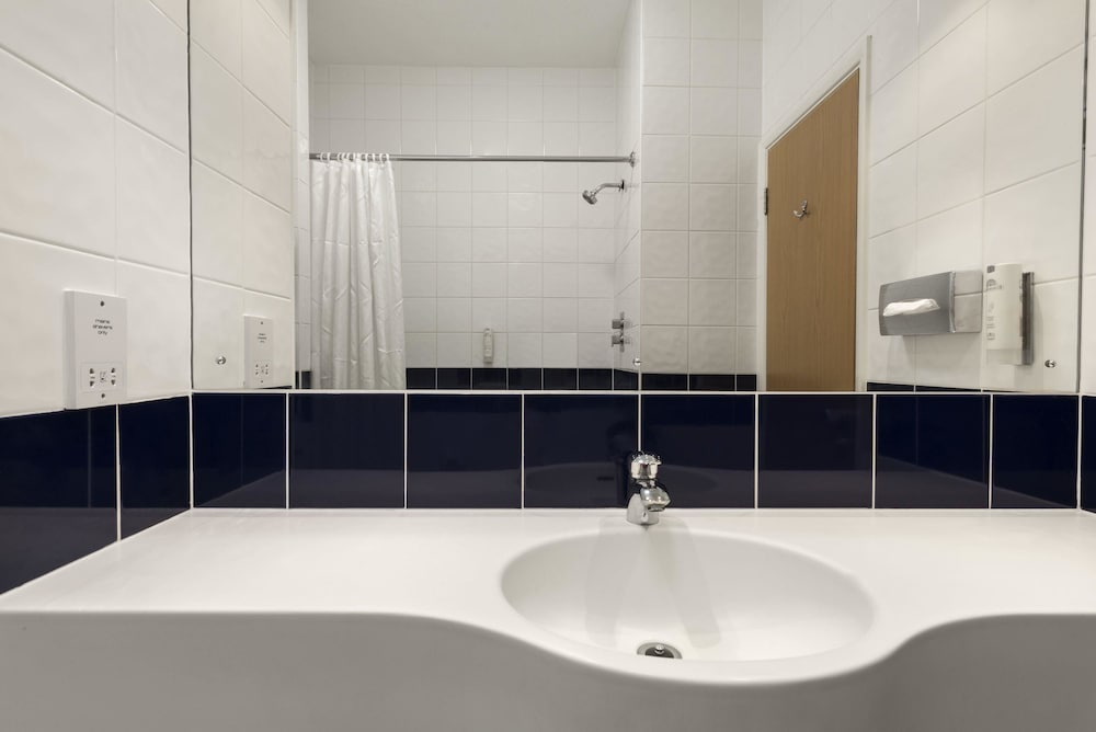 Double Room, Non Smoking - Photo 4