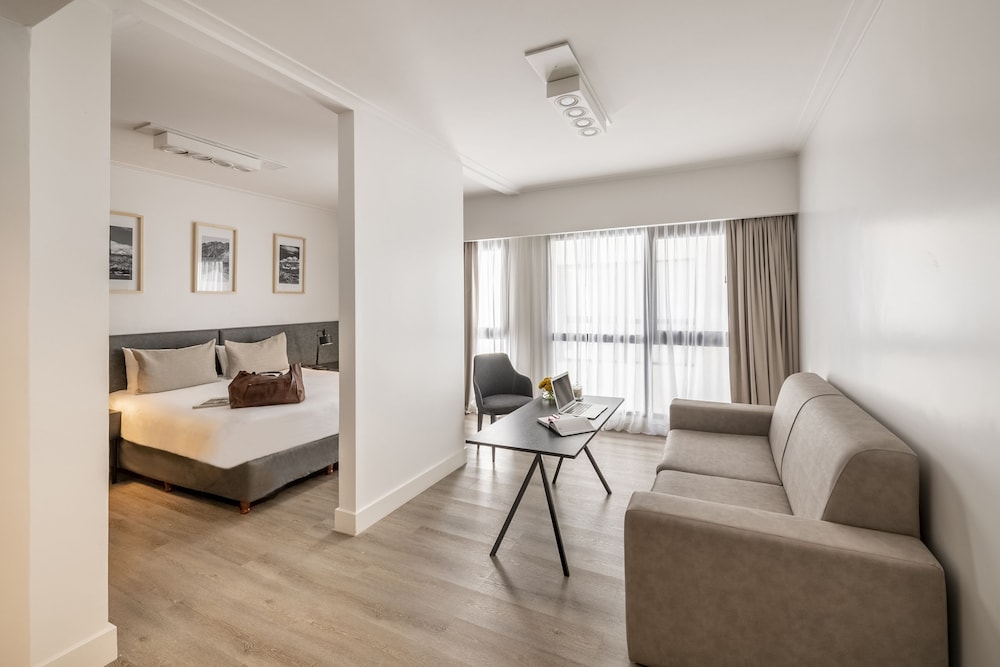 Superior Studio, 1 Queen Bed photo 1