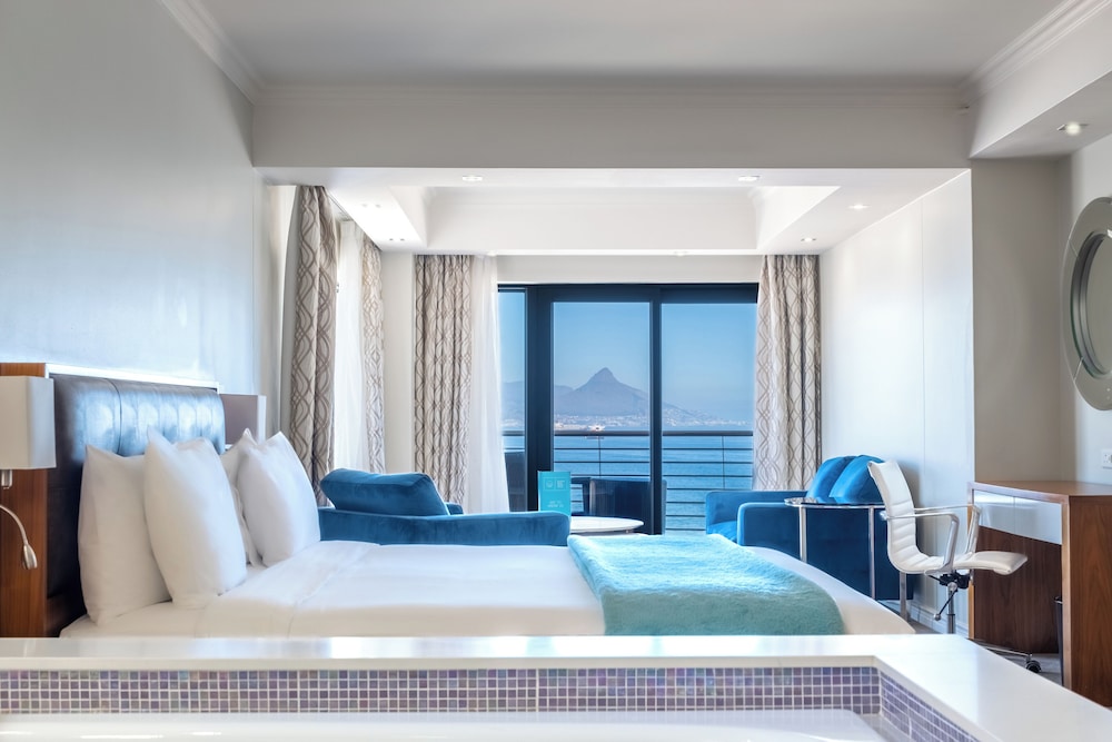 Sea Facing Table Mountain Junior Suite With Balcony photo 2