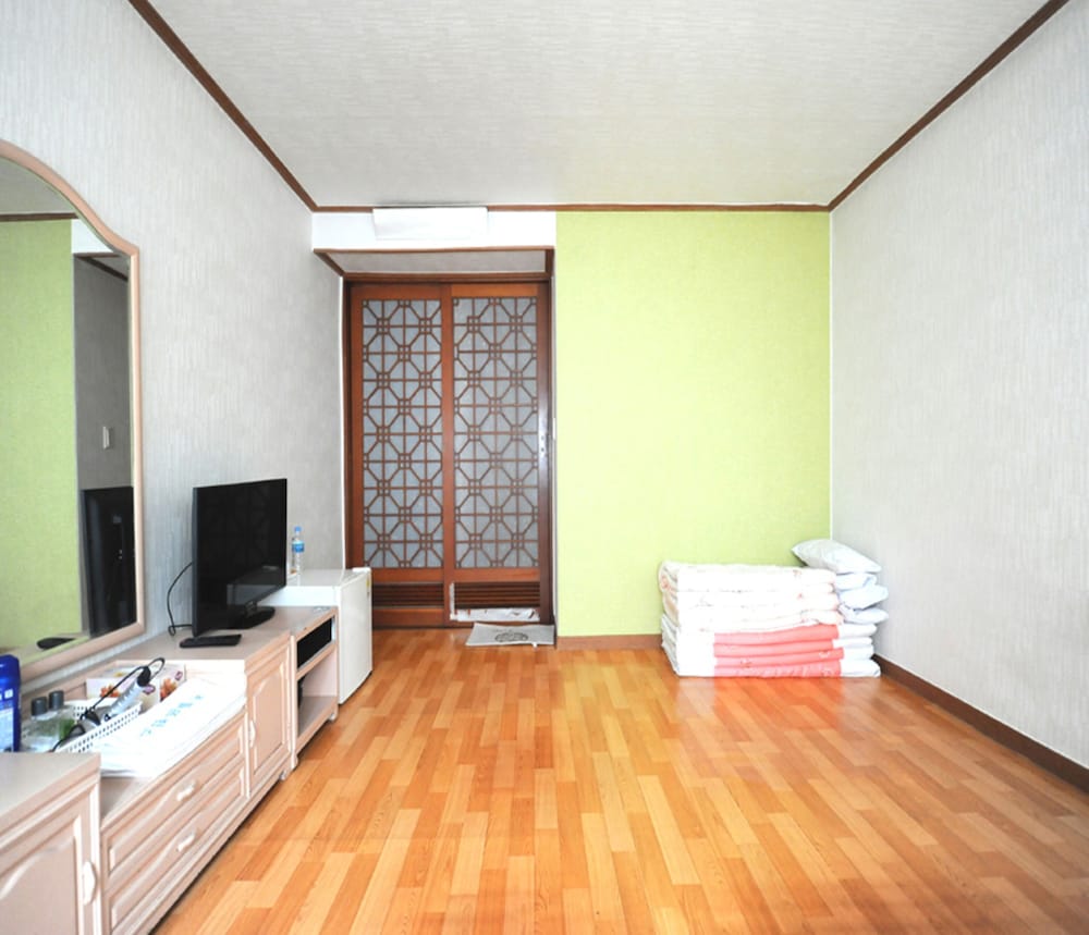 Traditional Room photo 1