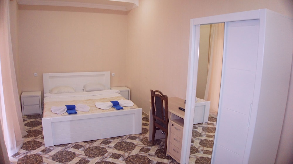 Standard Double Room, 1 Queen Bed, Non Smoking photo 3