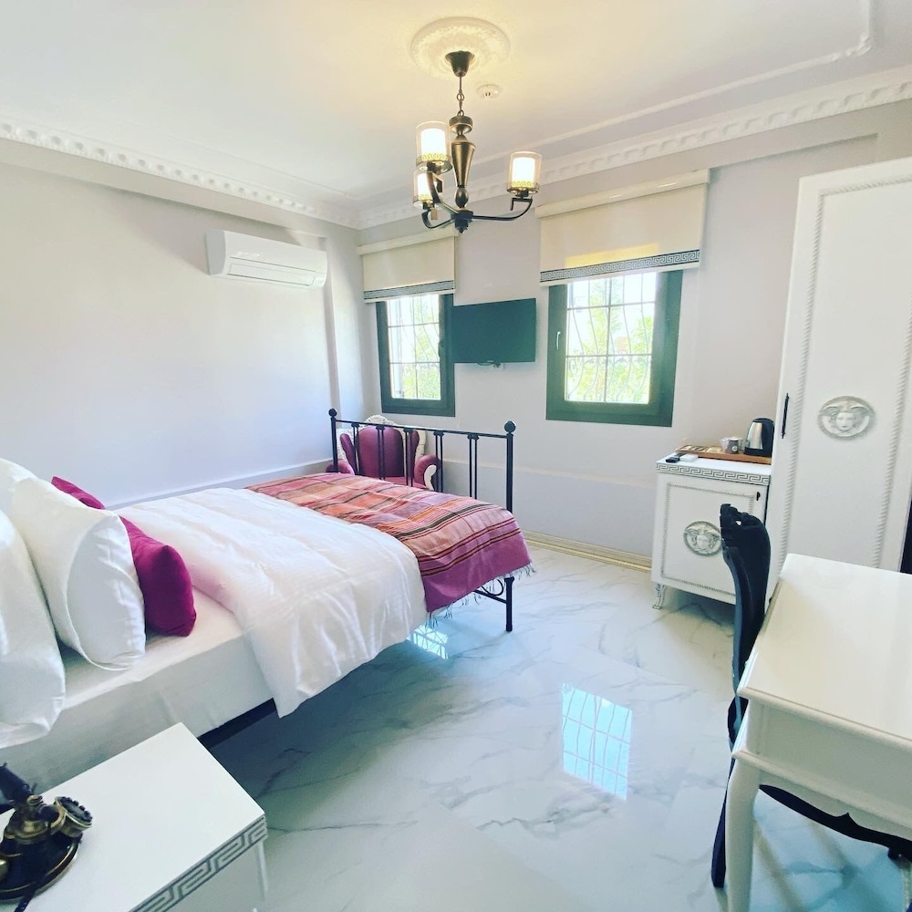 Standard Double Room - Photo 18