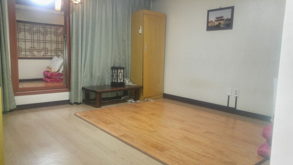 Standard Ondol Room photo 2