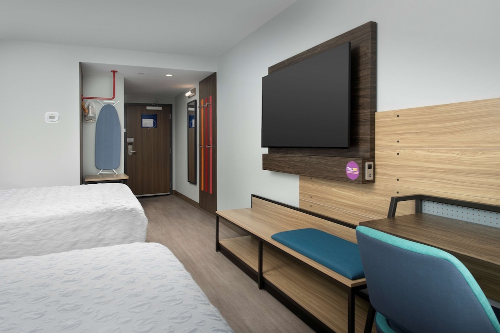 Room, 2 Queen Beds, Lagoon View photo 3