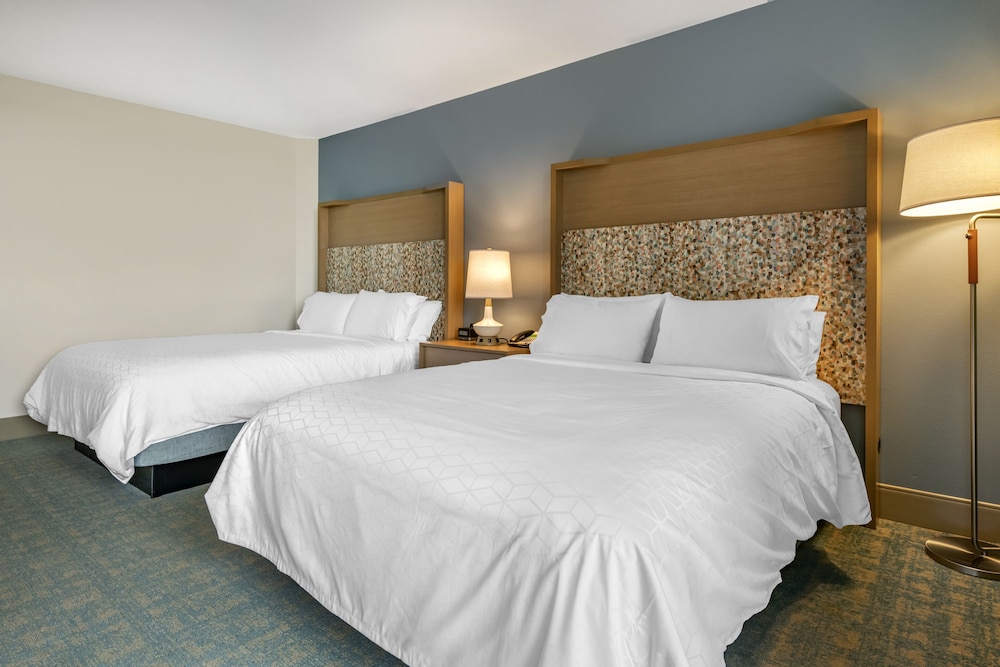 Premium Room, 2 Queen Beds (Disney Fireworks View), photo 6