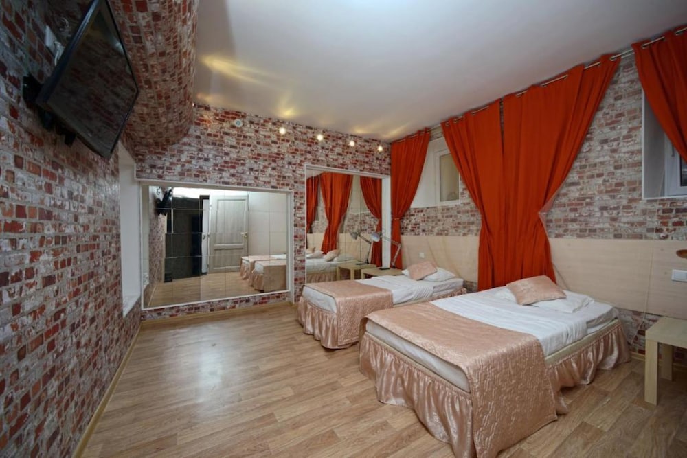 Budget basement  room with twin beds