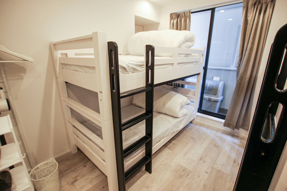 Economy Quadruple Room, Non Smoking photo 2