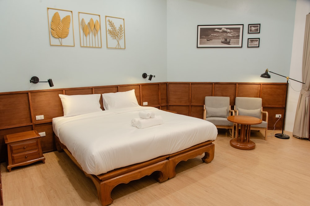 Superior Room, 1 King Bed, City View - Photo 2
