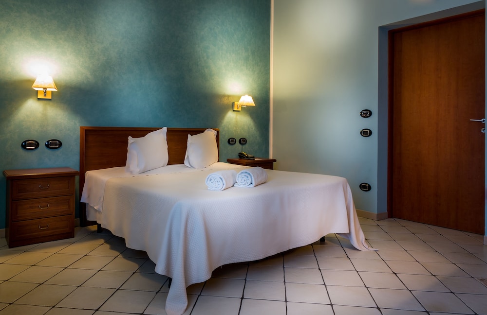 Standard Double or Twin Room photo 1