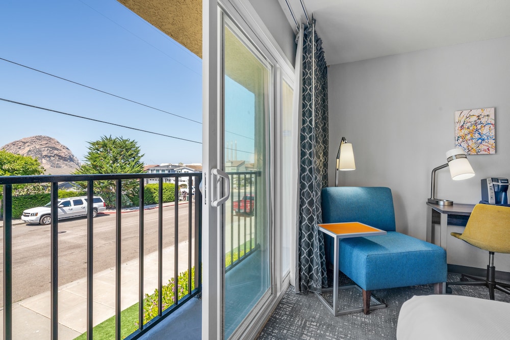 Deluxe Room, 2 Queen Beds, Partial Ocean View - Photo 2