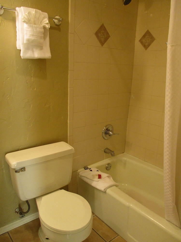 Standard Room, 1 King Bed photo 2