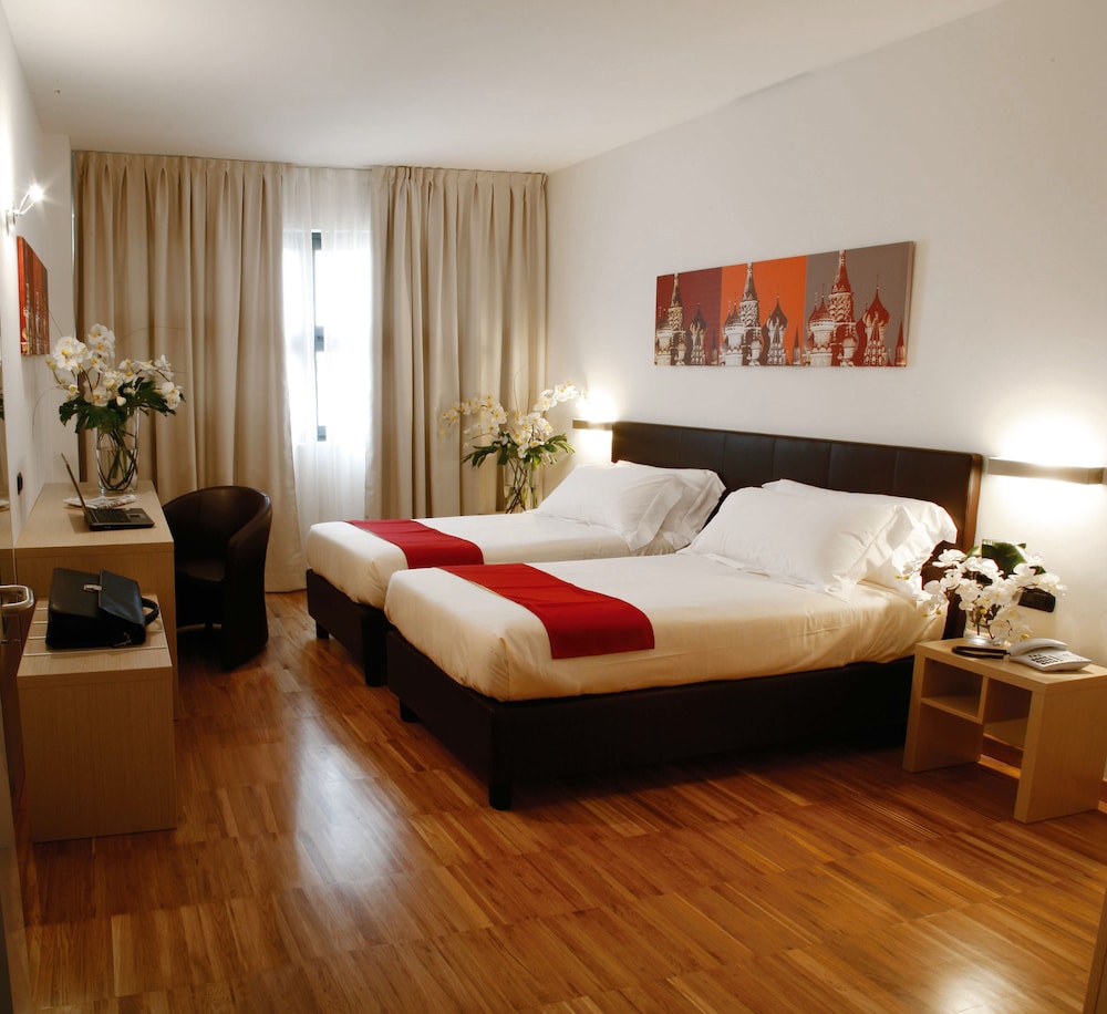 Deluxe Double Room Single Use - Photo 2