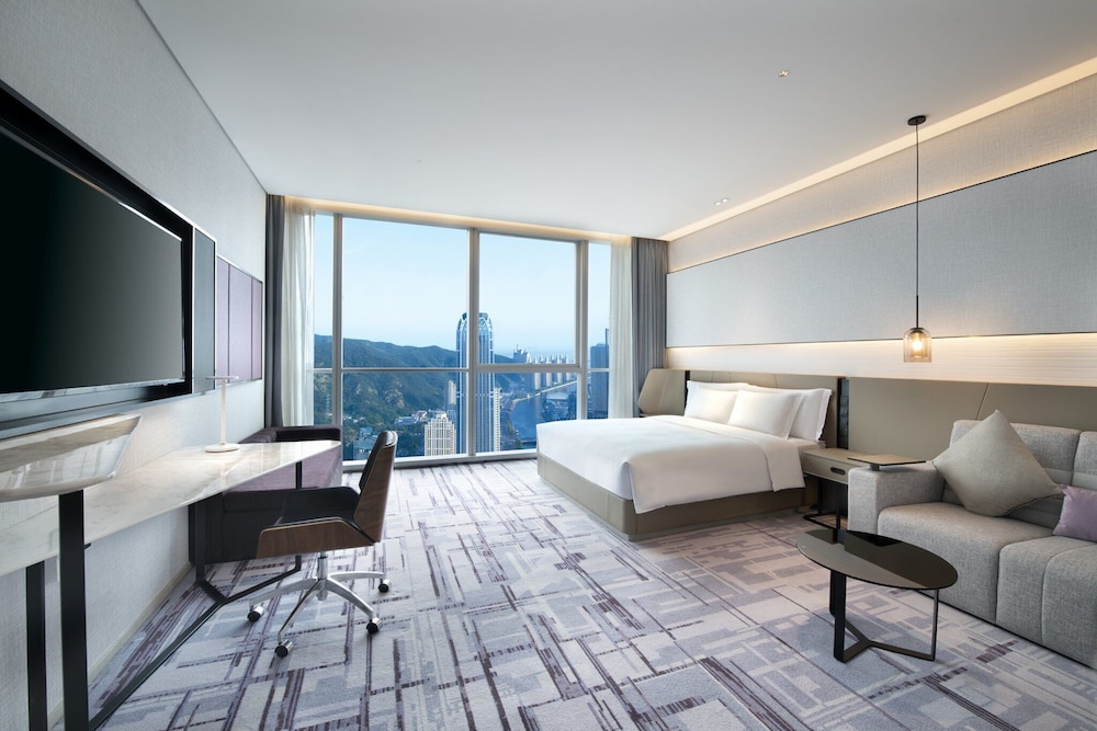 Standard Room, 1 King Bed, Club Lounge Access, Ocean View - Photo 2