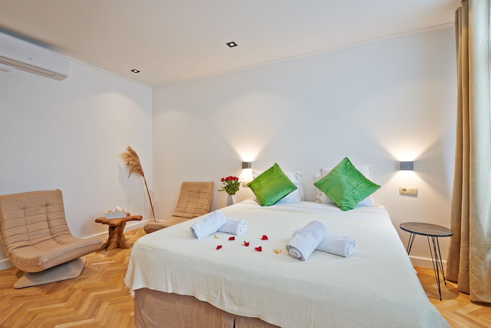Design Quadruple Room