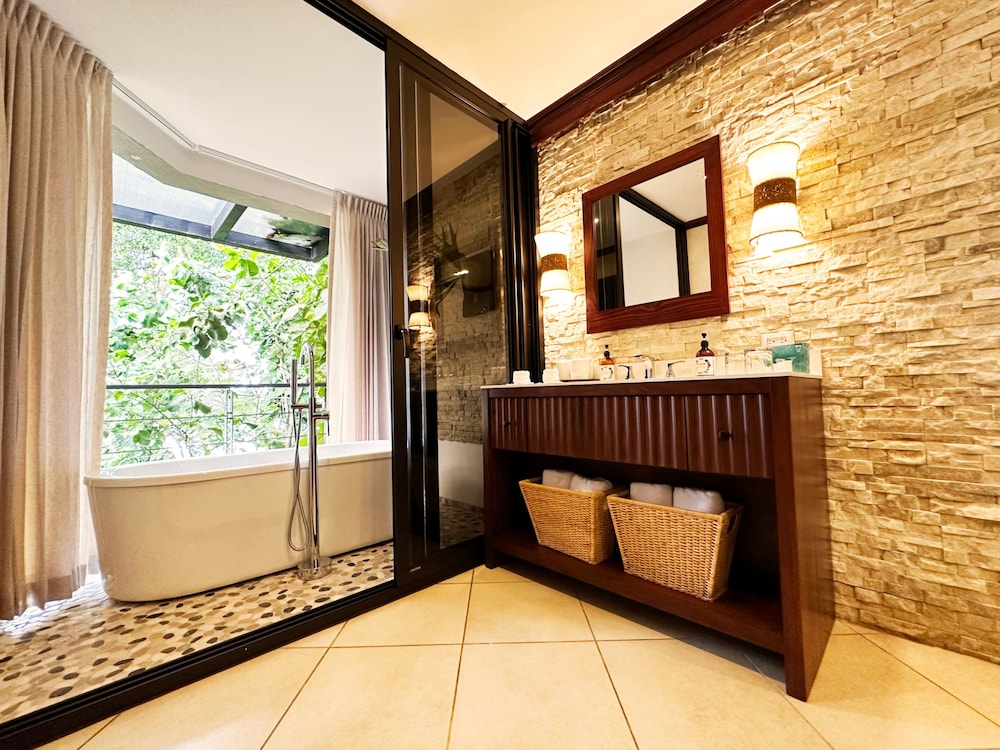 Ocean Front Suite Family - Photo 9