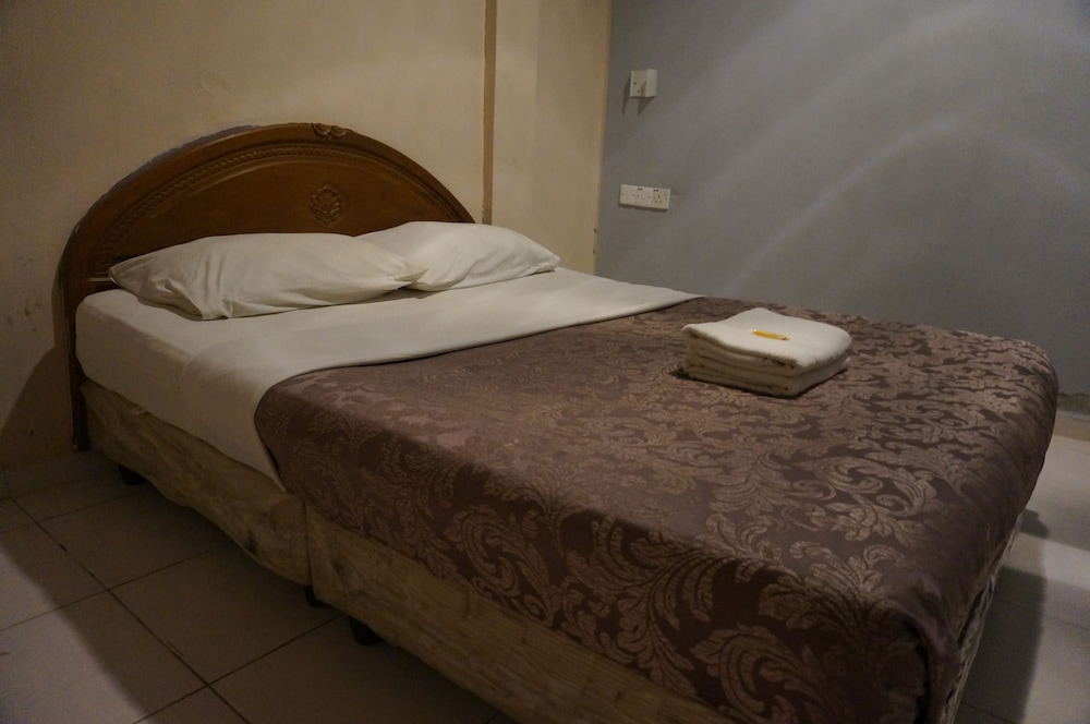 Deluxe Room, 1 Queen Bed photo 3