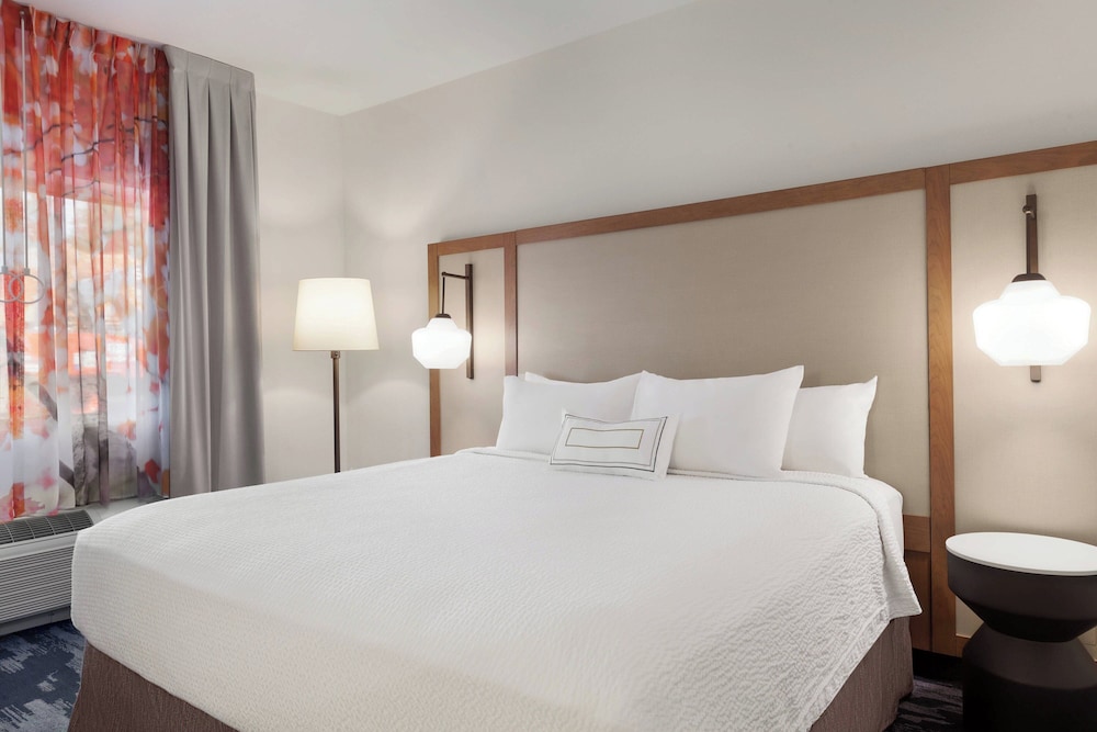 Room, 1 King Bed (Mobility/Hearing Access, Roll-In Shwr) - Photo 5