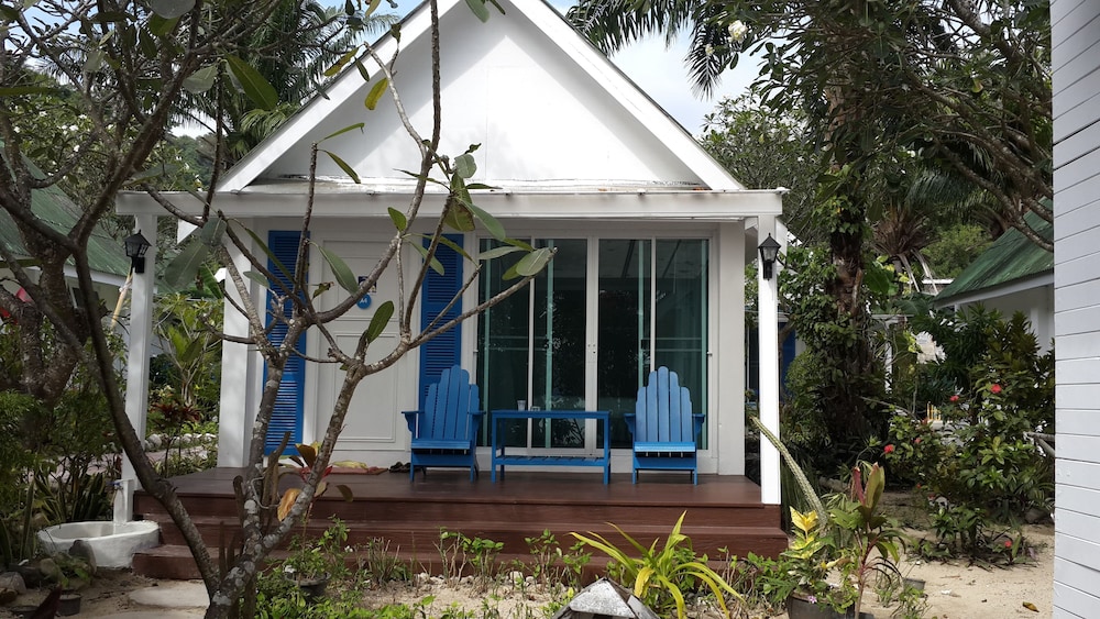 Deluxe Natural View Bungalow photo 2