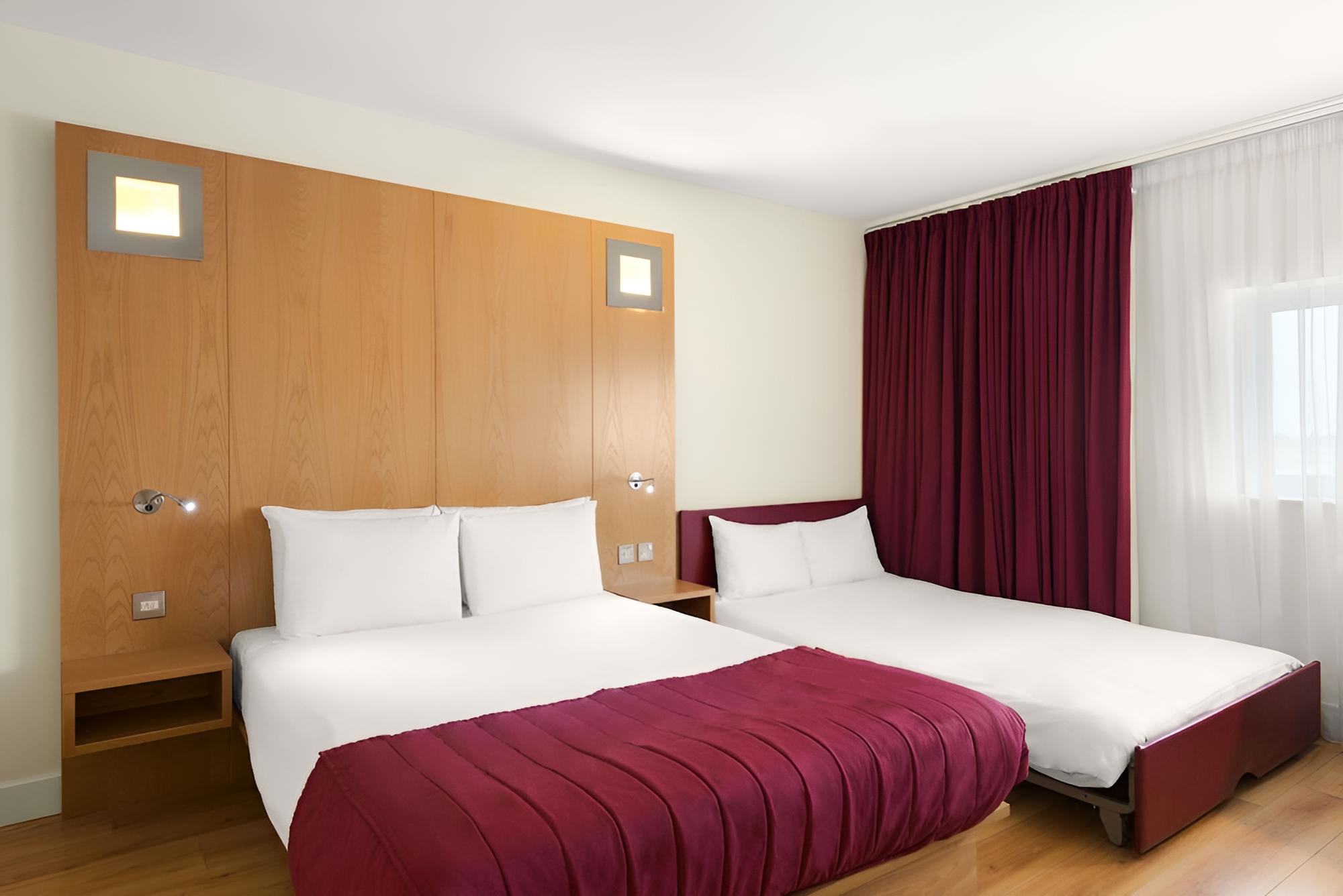 Room, 1 Double Bed with Sofa bed photo 3
