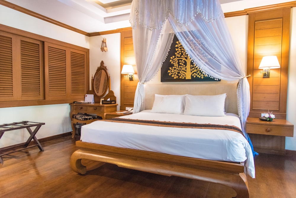 Deluxe Room, 1 King Bed, Pool Access (Lanna) - Photo 9