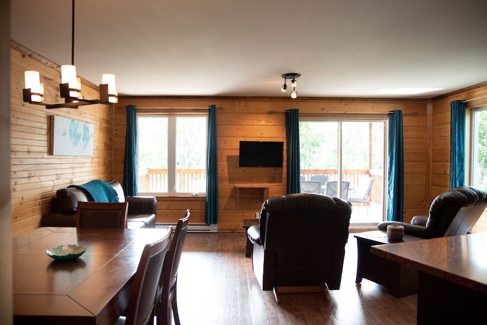 Deluxe Condo, 2 Bedrooms
