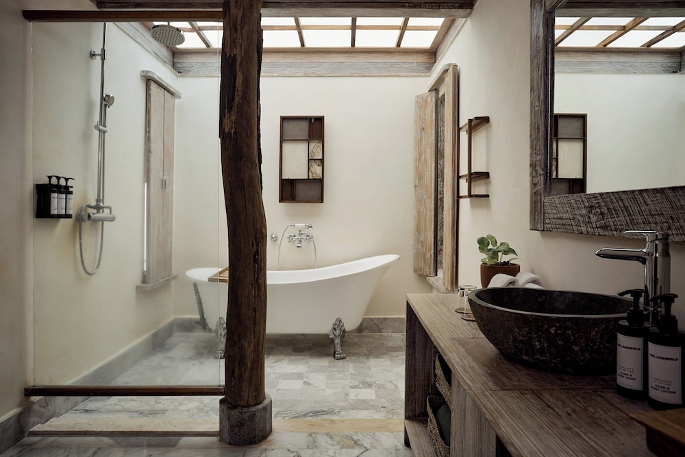 Single Room, 1 King Bed, Sea View (Pool Villa)