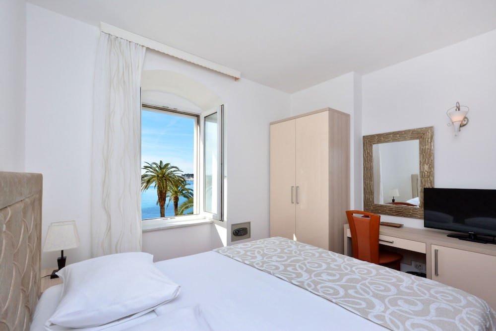 Deluxe Room, Sea View photo 3