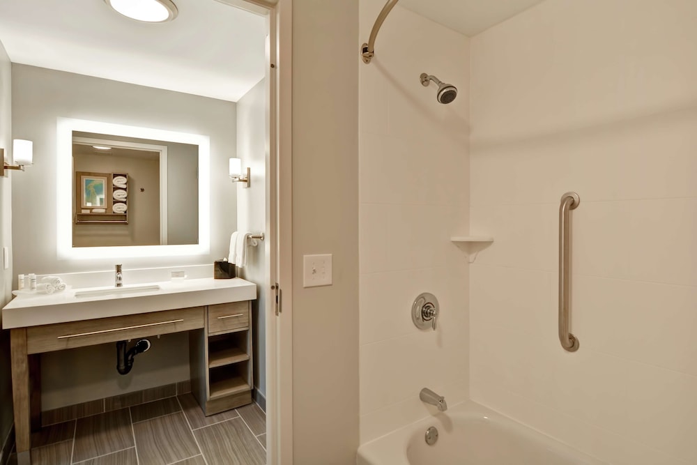 Studio, 2 Queen Beds, Accessible, Bathtub (Mobility & Hearing) - Photo 7