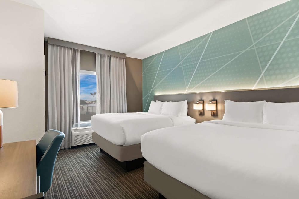 Two Queen beds, non smoking, suite - Photo 1