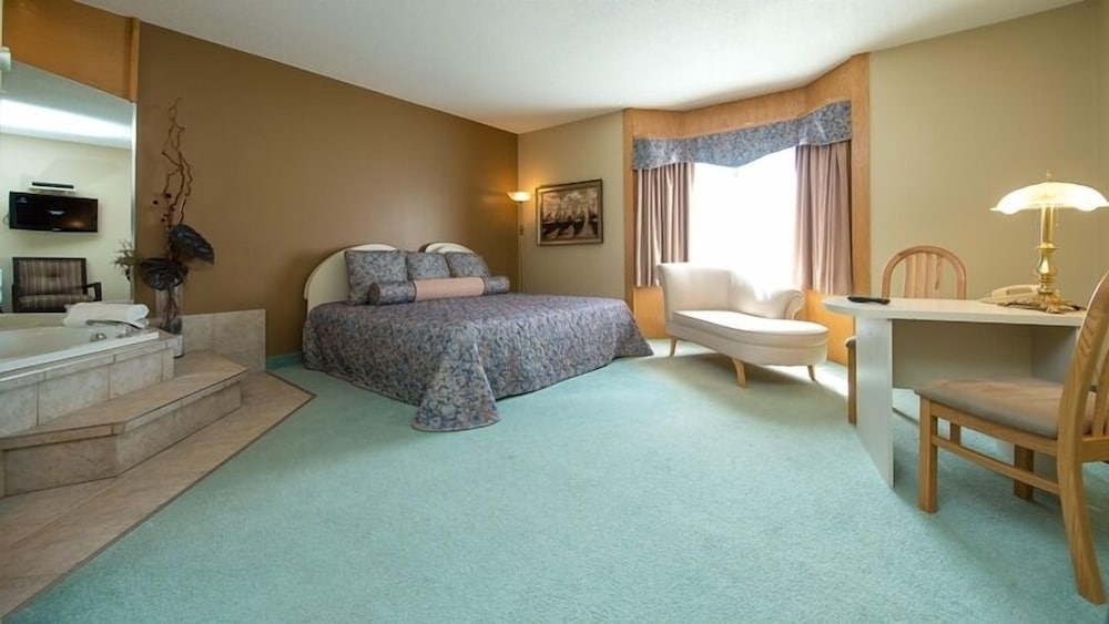 Suite, 1 King Bed photo 1