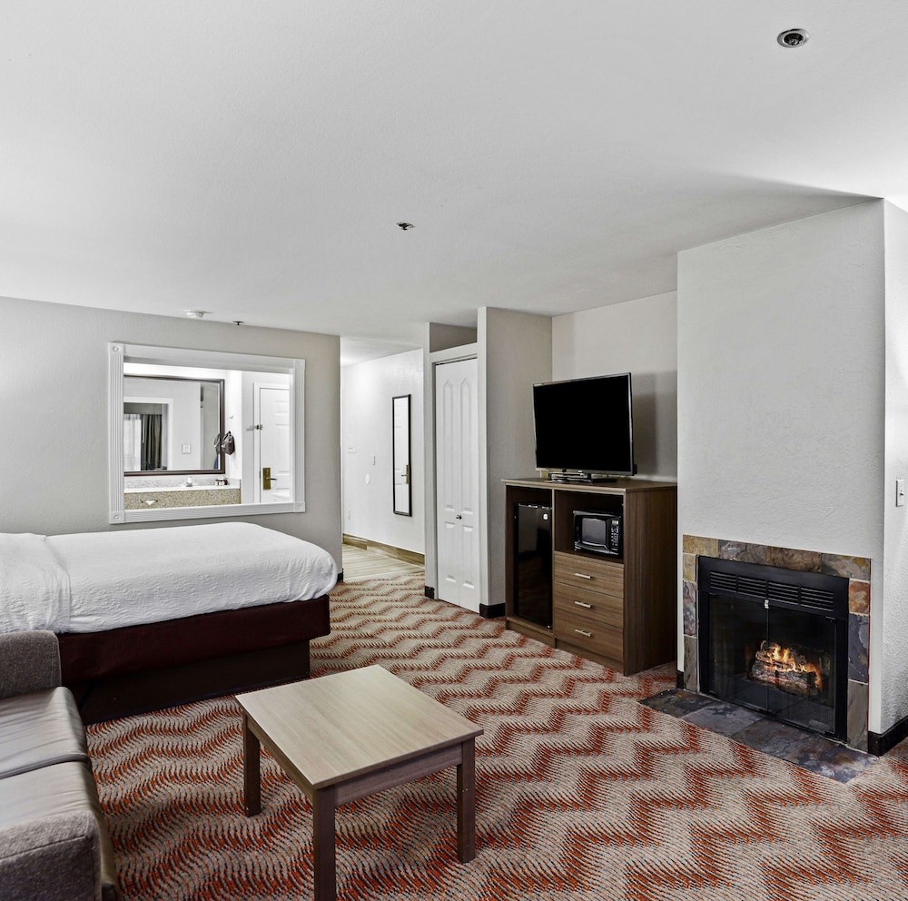 Suite, 1 King Bed, Non Smoking, Fireplace (with Sofabed) - Photo 3