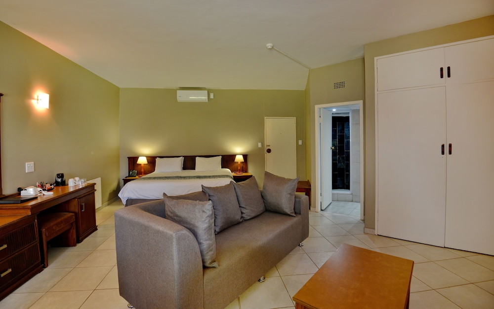 Family Room - Photo 3