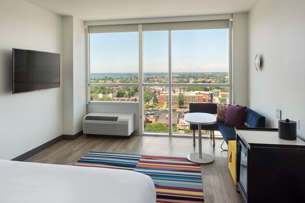 aloft, Room, 1 King Bed photo 1