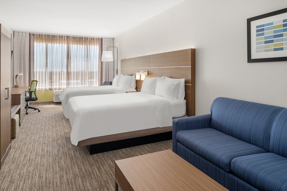 Suite, 2 Queen Beds - Photo 2