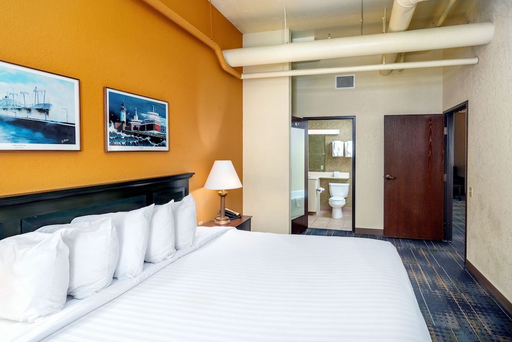 Suite, 2 Bedrooms, 1 King Bed, Accessible photo 3