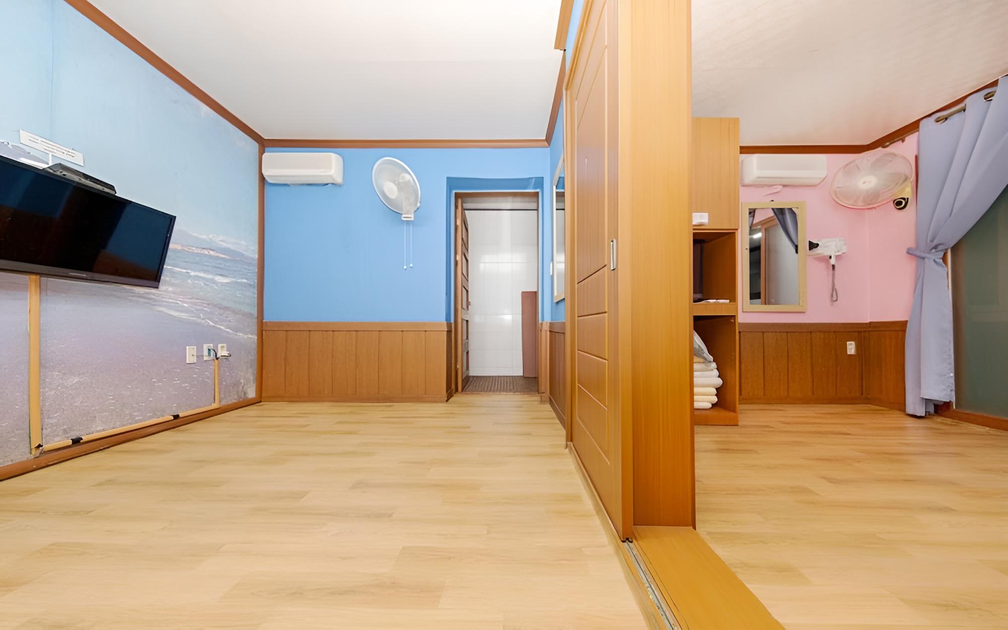 Room (Room 103 (Semi-basement))