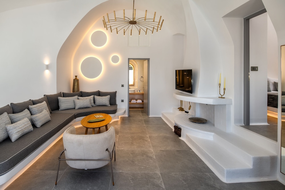 Grand Suite with private pool - Photo 15