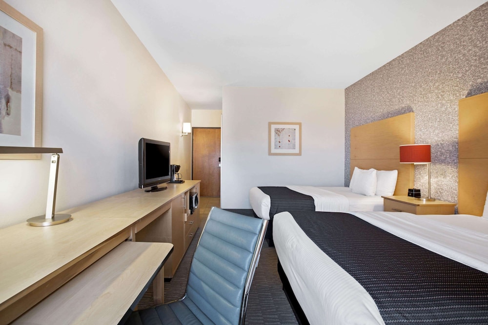 Room, 2 Queen Beds, Non Smoking - Photo 1