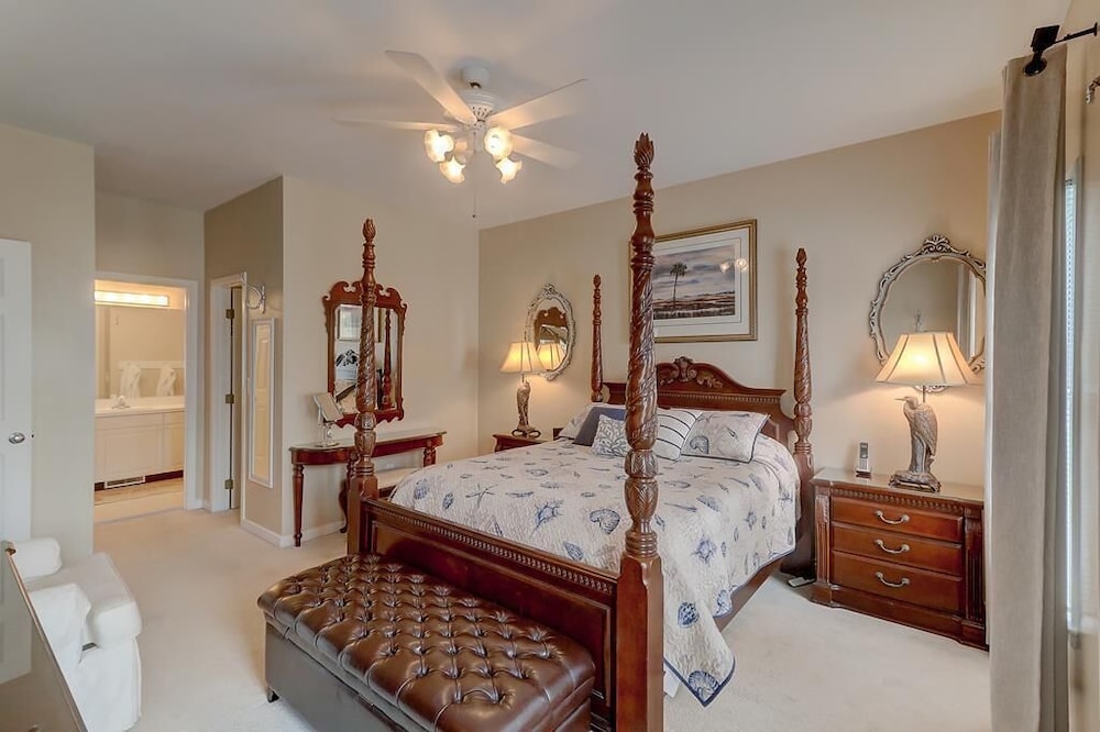 House, Multiple Beds (18 Pelican Bay) photo 1