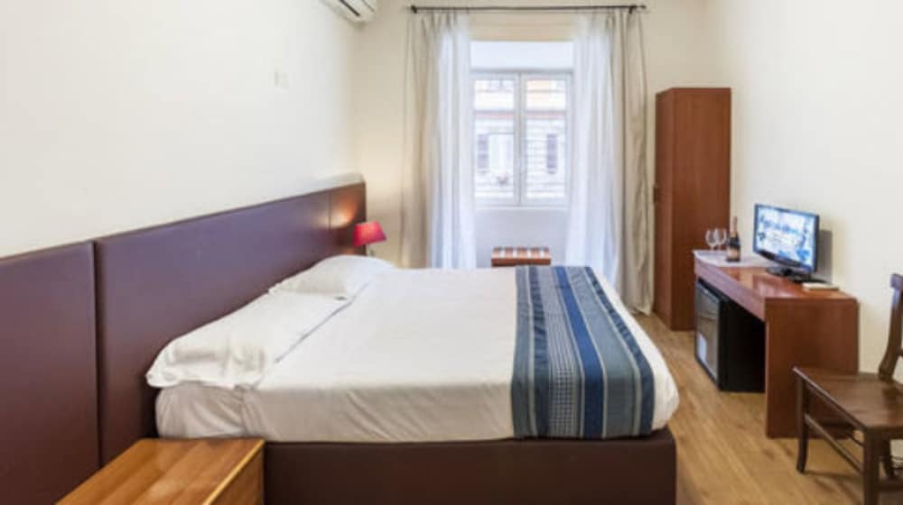 Economy Double Room photo 2